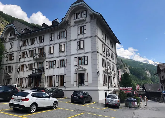 Heida, Ensoleille Au Village Avec Magnifique Vue Sur La Dent-blanche Evolène